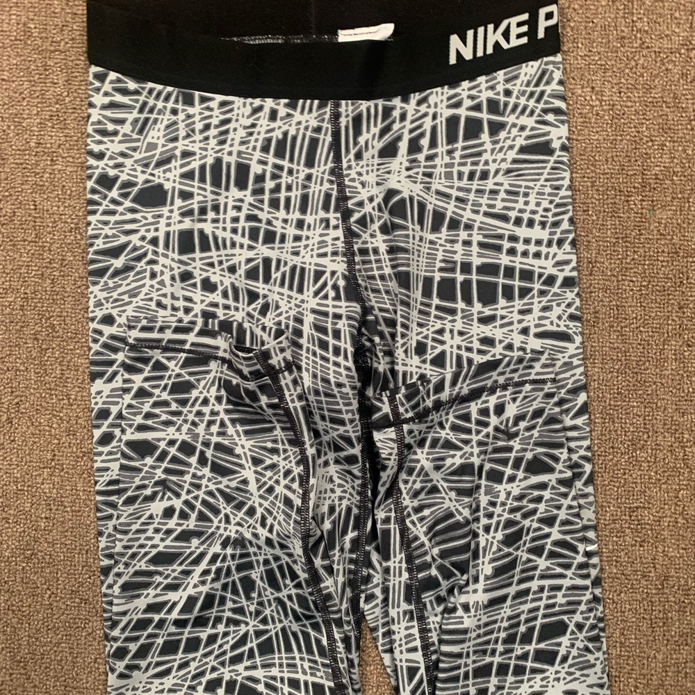 Nike Pro Women’s Athletic Leggings